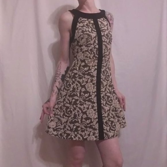 Lovely Flower Dress - Picture 2 of 6